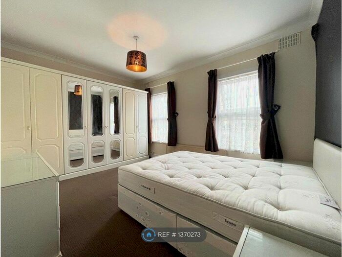 3 Bedroom Semi-Detached House To Rent In Crownfield Road, London, E15