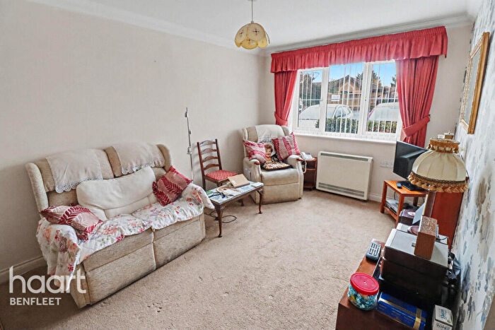 2 Bedroom Flat For Sale In Hart Road, Benfleet, SS7