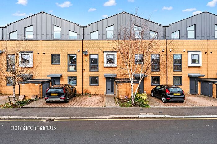 4 Bedroom Terraced House For Sale In Eveline Road, Mitcham, CR4