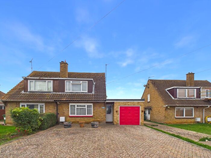 3 Bedroom Semi-detached House For Sale In Willis Road, Haddenham, HP17