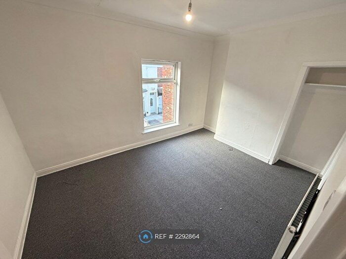 2 Bedroom End Of Terrace House To Rent In Estcourt Villas, Hull, HU9