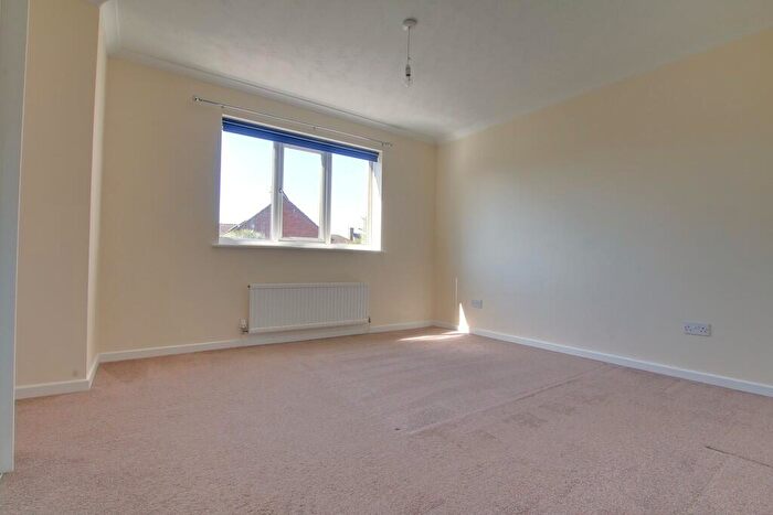 3 Bedroom Detached House For Sale In Kingfisher Close, Chatteris, PE16