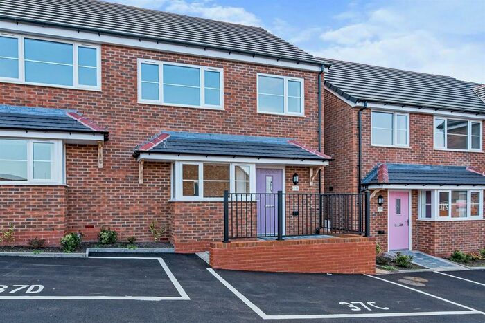 3 Bedroom House To Rent In Cornwall Avenue, Oldbury, B68