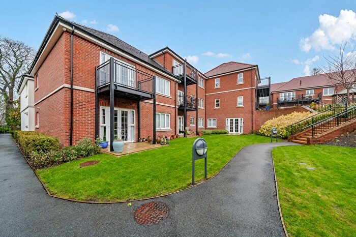 2 Bedroom Flat For Sale In The Retreat, Princes Risborough, HP27