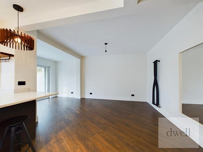 4 Bedroom Semi-Detached House To Rent In Otley Old Road, Cookridge, Leeds, LS16