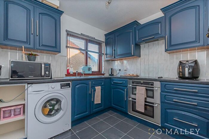 2 Bedroom Flat For Sale In Carpenters Wynd, Alloa, FK10