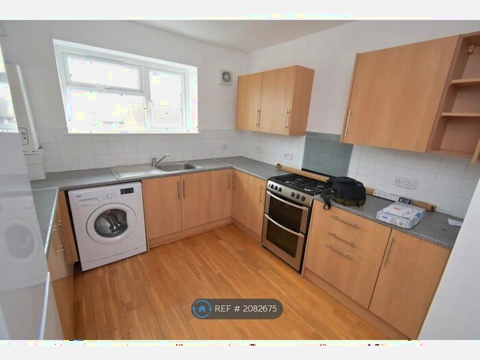 1 Bedroom Flat To Rent In Tempsford Avenue, Borehamwood, WD6