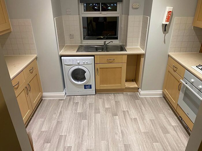 3 Bedroom Flat To Rent In Venneit Close, OX1