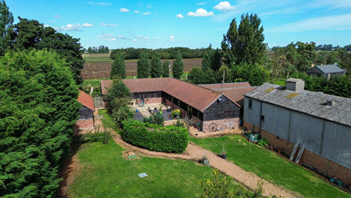 5 Bedroom Character Property For Sale In The Olde Grain Barn, Glassmoor Bank, Whittlesey, PE7