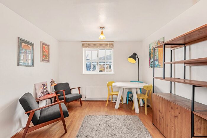 2 Bedroom Flat To Rent In Speldhurst Road, London, E9