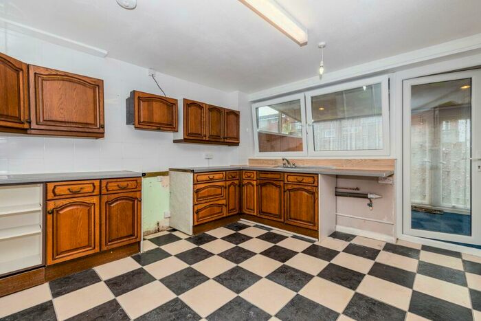 4 Bedroom Terraced House To Rent In Railway View, PO1