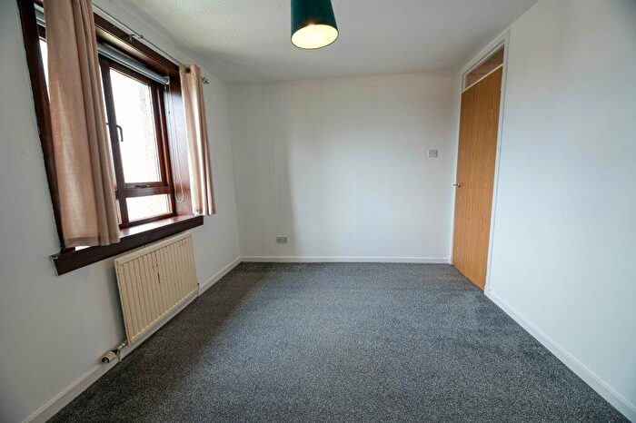 3 Bedroom Flat To Rent In P – Finlow Terrace, Dundee, DD4