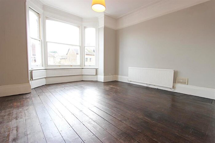1 Bedroom Apartment To Rent In Leicester Road, Barnet, EN5