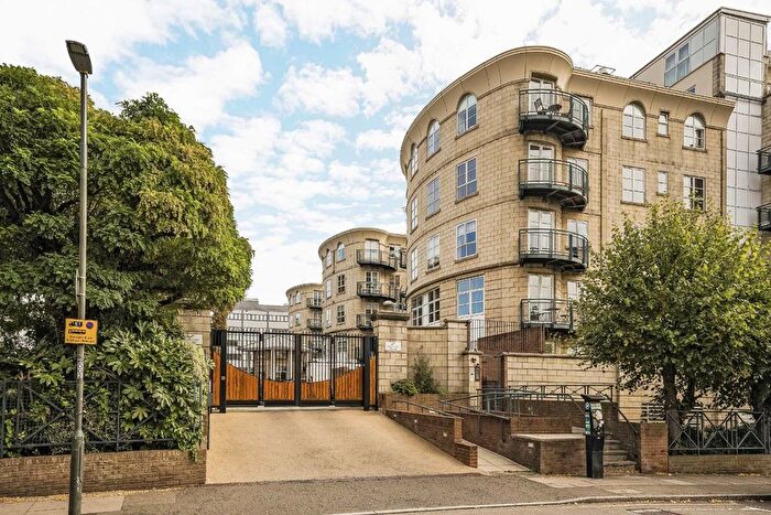 2 Bedroom Flat To Rent In Worple Road, London, SW19