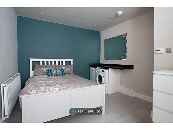 Studio To Rent In Kingsland Road, London, E2