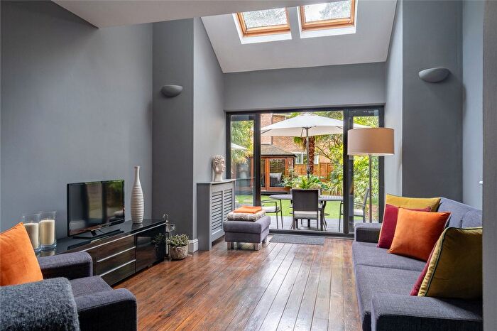 2 Bedroom Flat For Sale In Palace Road, London, SW2