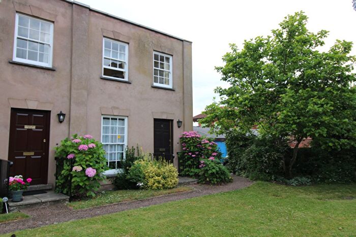 2 Bedroom Cottage To Rent In Priors Walk, Priory Avenue, Taunton, TA1