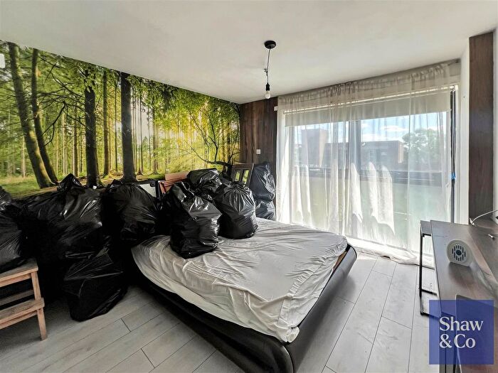 1 Bedroom Flat For Sale In Harris Close, Hounslow, TW3