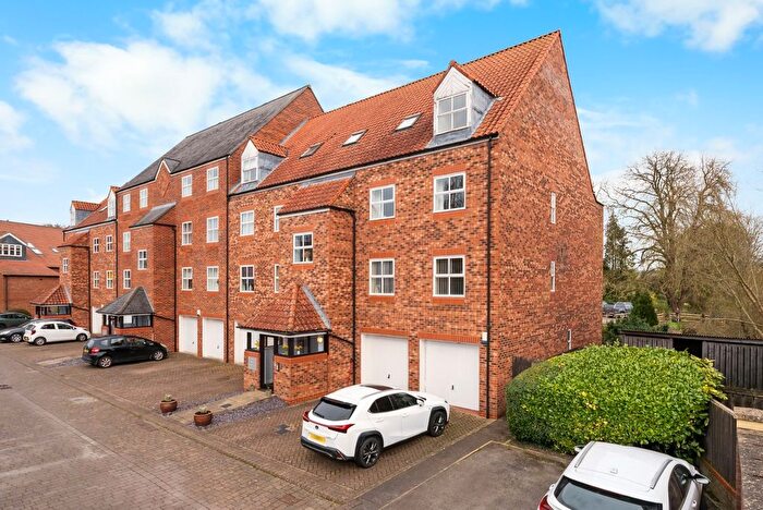 1 Bedroom Flat For Sale In Nursery Gardens, Thirsk, North Yorkshire, YO7