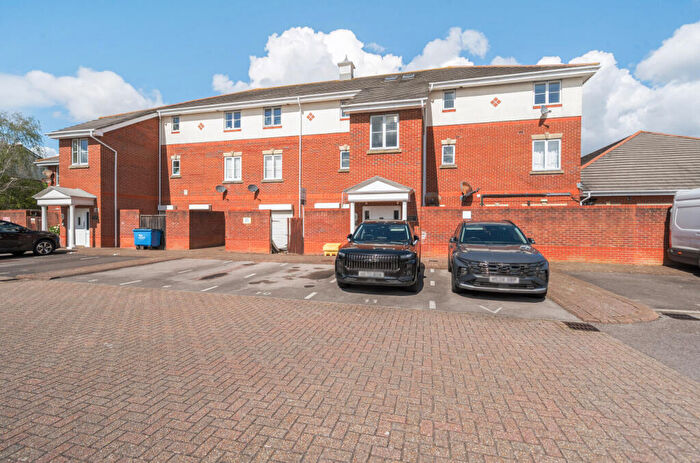2 Bedroom Flat For Sale In Dartmouth Court, Gosport, Hampshire, PO12