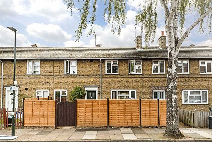 2 Bedroom Flat To Rent In Temple Road, Kew, TW9