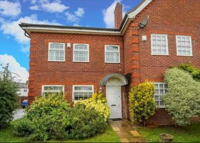 4 Bedroom Terraced House To Rent In Manor House Mews, Gerrards Cross, SL9