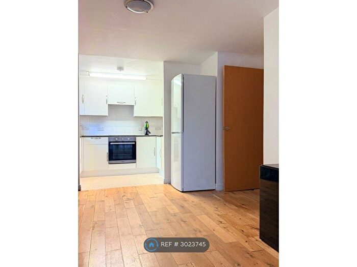 2 Bedroom Flat To Rent In Commonwealth Drive, Crawley, RH10