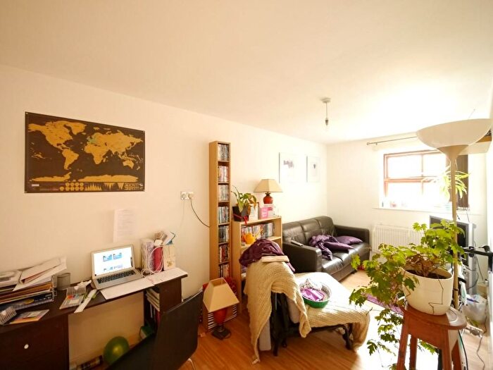3 Bedroom Flat To Rent In Belle Vue Road, Leeds, LS3