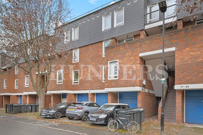 3 Bedroom Flat For Sale In Kessock Close, London, N17