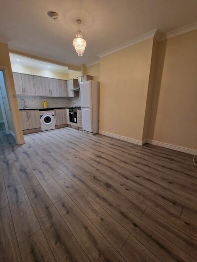 2 Bedroom Flat To Rent In Eltham High Street, London, SE9
