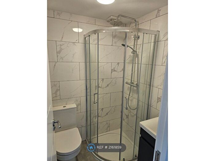 2 Bedroom Flat To Rent In High Street, Waltham Cross, EN8