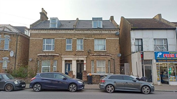 2 Bedroom Flat For Sale In Perry Hill, London, SE6