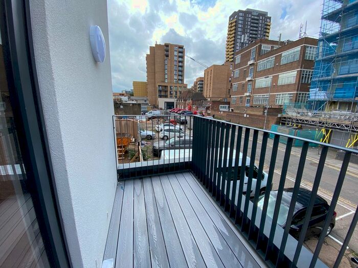 1 Bedroom Flat To Rent In High Street, Hounslow, TW3