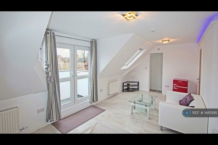 Studio To Rent In Pearson Park Villas, Hull, HU5