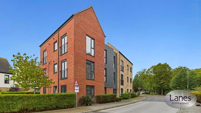 2 Bedroom Apartment For Sale In Markwick Avenue, Cheshunt, EN8