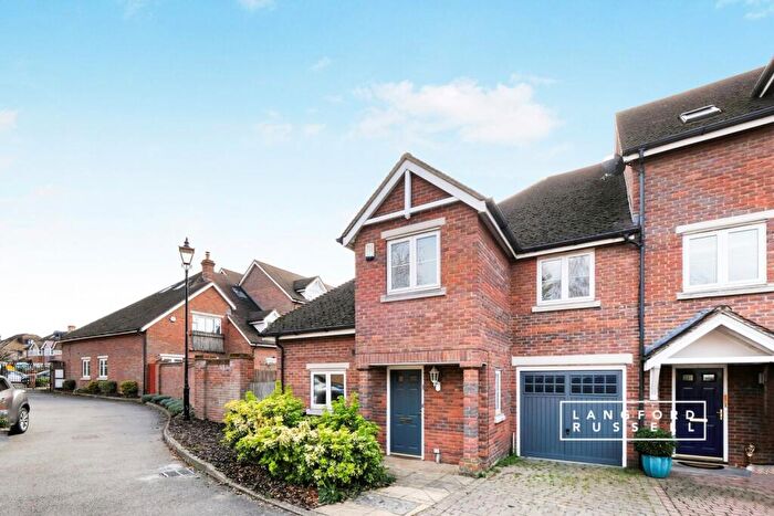 4 Bedroom Terraced House To Rent In Lancaster Gardens Bromley, BR1