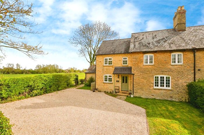 4 Bedroom Semi-Detached House For Sale In Buckland Road, Bampton, Oxfordshire, OX18