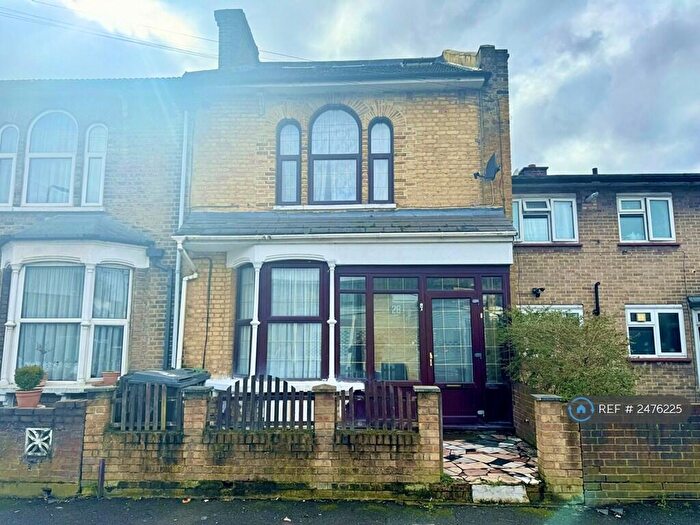 3 Bedroom Flat To Rent In Russell Road, London, E10