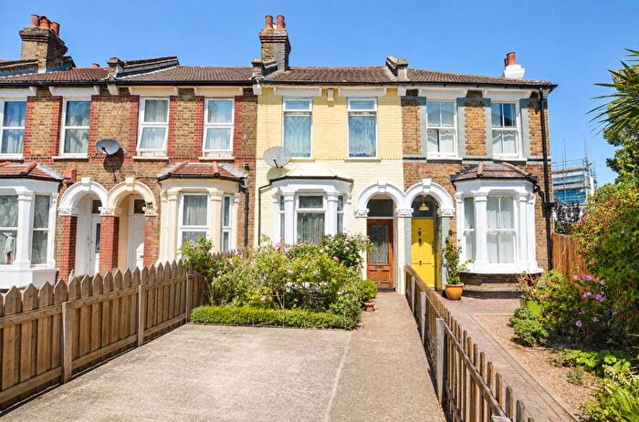 3 Bedroom Terraced House For Sale In Barmeston Road, London, SE6