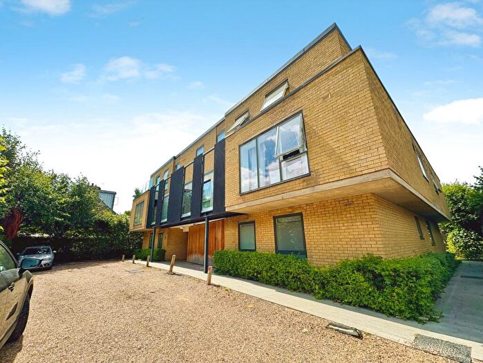 3 Bedroom Flat For Sale In Springfield Road, Cambridge, Cambridge, CB4