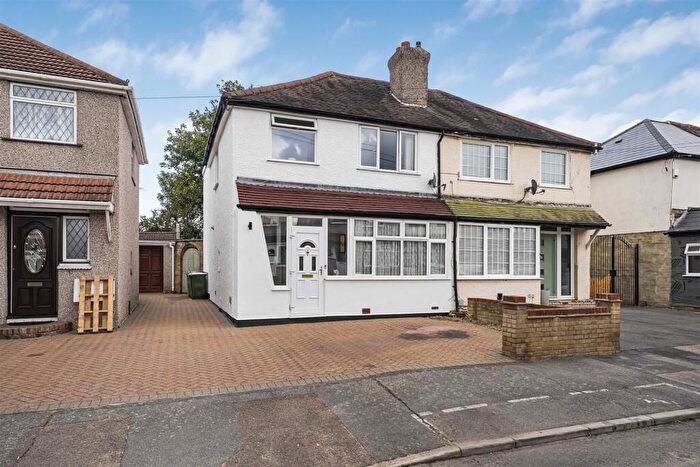 4 Bedroom Semi-detached House For Sale In Olron Crescent, Bexleyheath, DA6