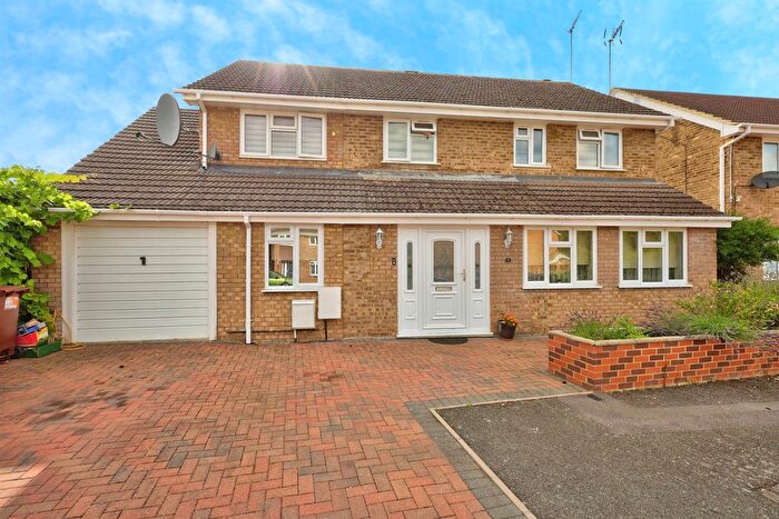 5 Bedroom Detached House For Sale In Baunhill Close, Northampton, NN3
