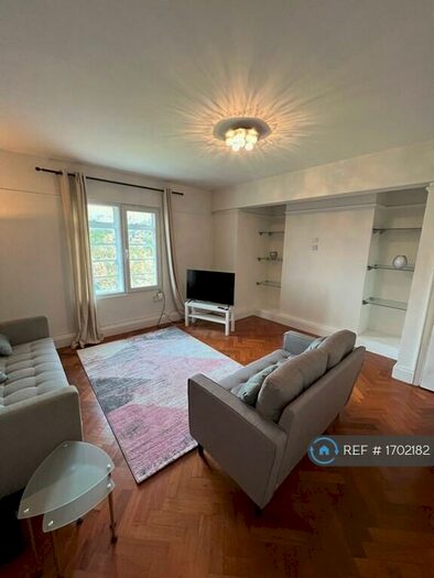 3 Bedroom Flat To Rent In Broadway House, London, N8