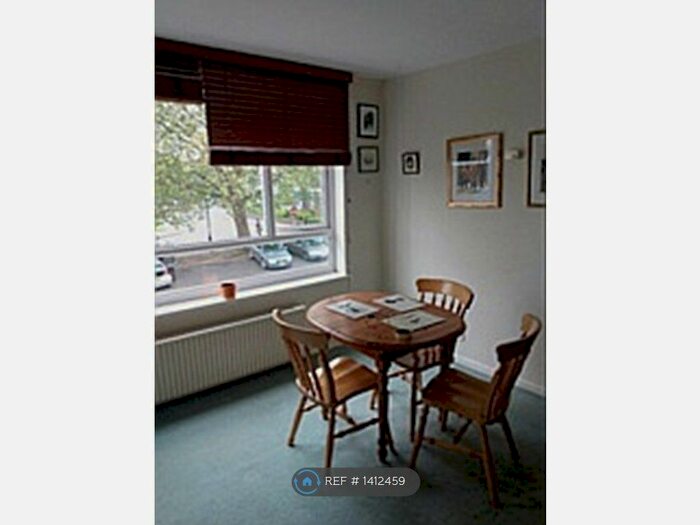 1 Bedroom Flat To Rent In Albany Court, Richmond, TW10