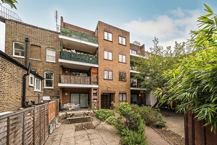 2 Bedroom Flat To Rent In Slievemore Close, Clapham, SW4