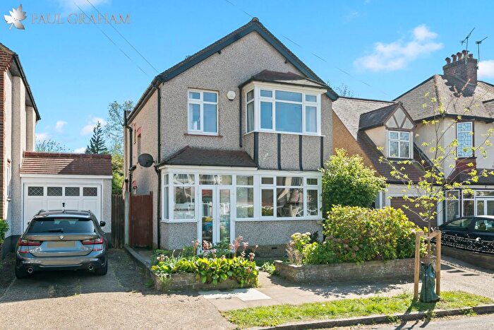 3 Bedroom Detached House For Sale In Crichton Avenue, Wallington, SM6