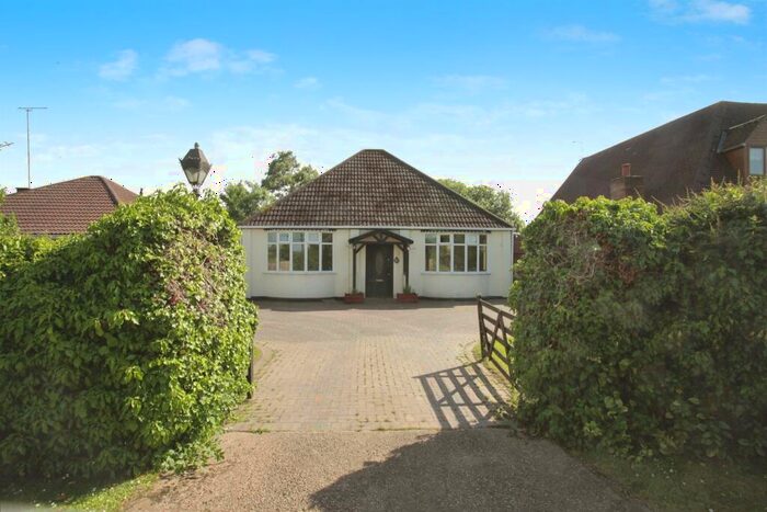 3 Bedroom Detached Bungalow For Sale In Coventry Road, Brinklow, Rugby, CV23