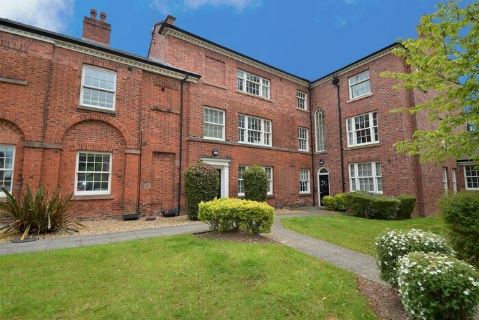 2 Bedroom Flat To Rent In Higher Hillgate, Stockport, SK1