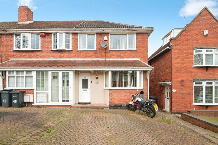 3 Bedroom End Of Terrace House For Sale In Curbar Road, Birmingham, B42