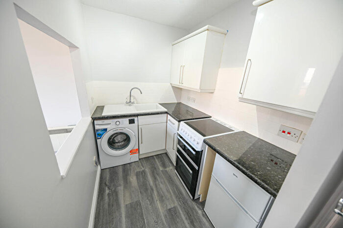 1 Bedroom Flat To Rent In Meon Close, Petersfield, GU32